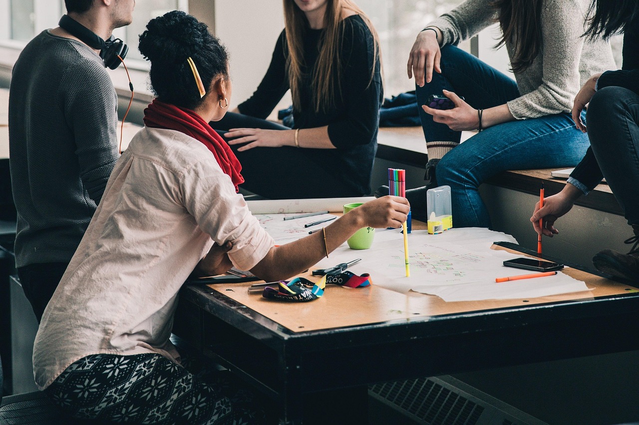 découvrez l'importance de l'apprentissage continu pour développer vos compétences, rester compétitif sur le marché du travail et favoriser l'innovation dans votre parcours professionnel et personnel.